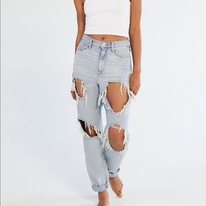 Urban Outfitter BDG Ripped Mom High Rise Jeans. 29